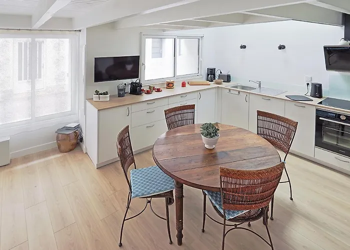 بيت للعطل La Galerie - Maison Lotus بورنيك